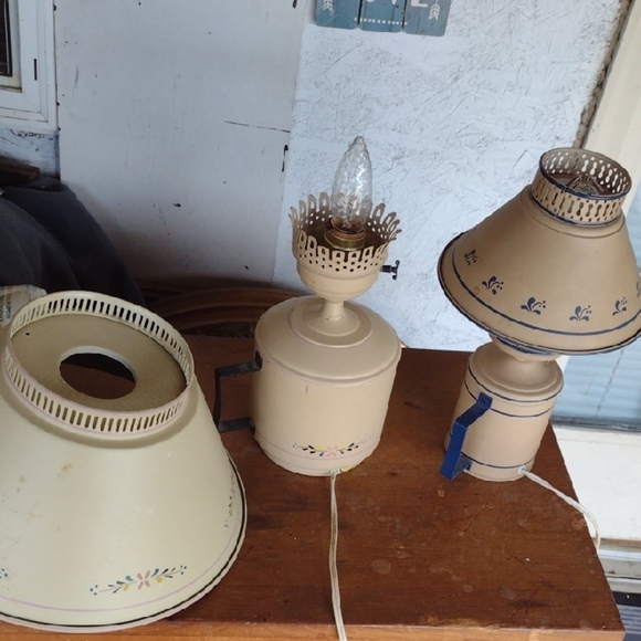 Vintage Beige Table Lamps with Floral Design - Picture 1 of 4